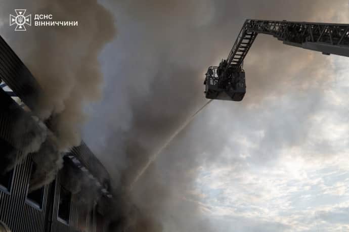 Російські сили здійснили масштабний обстріл Вінниці: пошкодження цивільної інфраструктури, 8 постраждалих