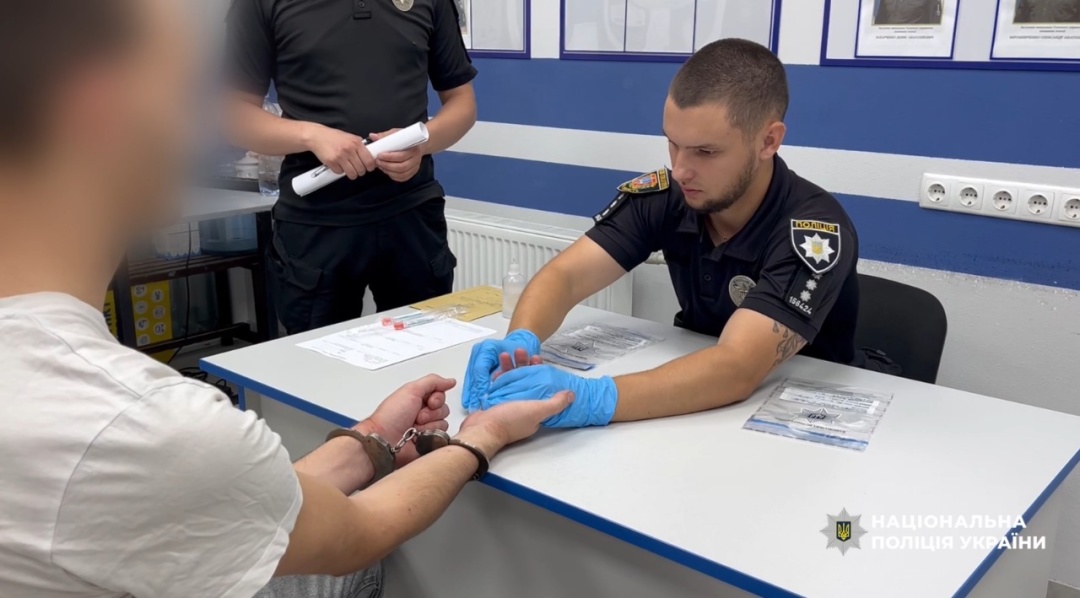 В Одеській області затримали 22-річного молодика під час спроби підпалити ТЦК