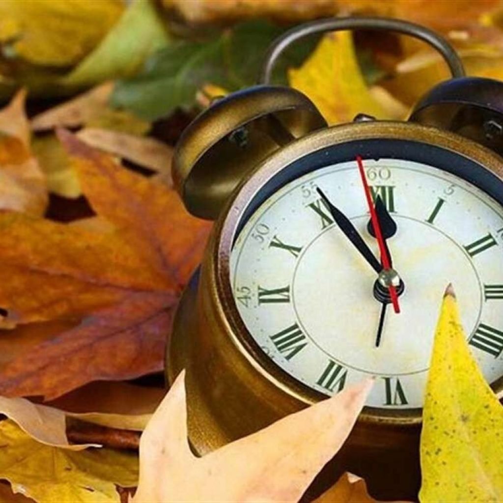 Чи зможе переведення годинника на зимовий час допомогти заощадити електроенергію: відповідь експерта