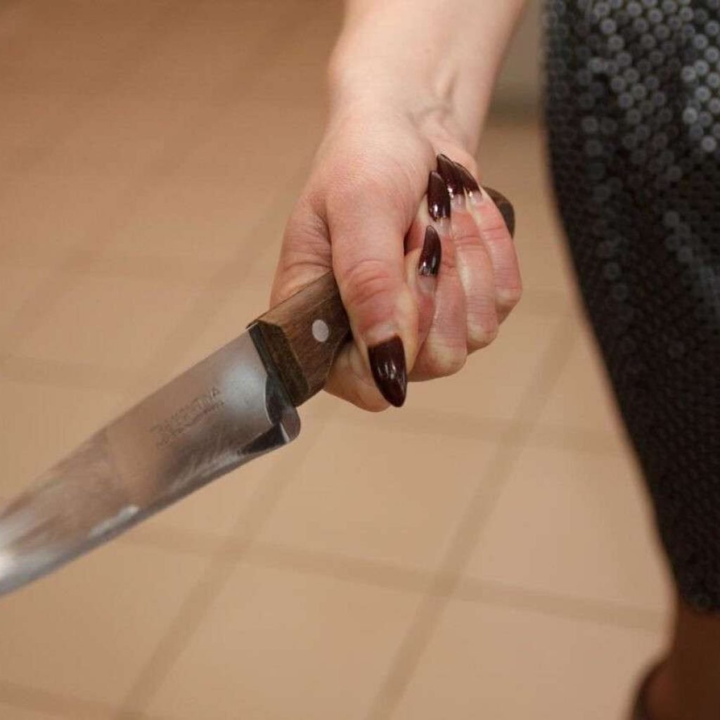 Сусіди чули крики: у Дніпрі дочка вбила матір ножем