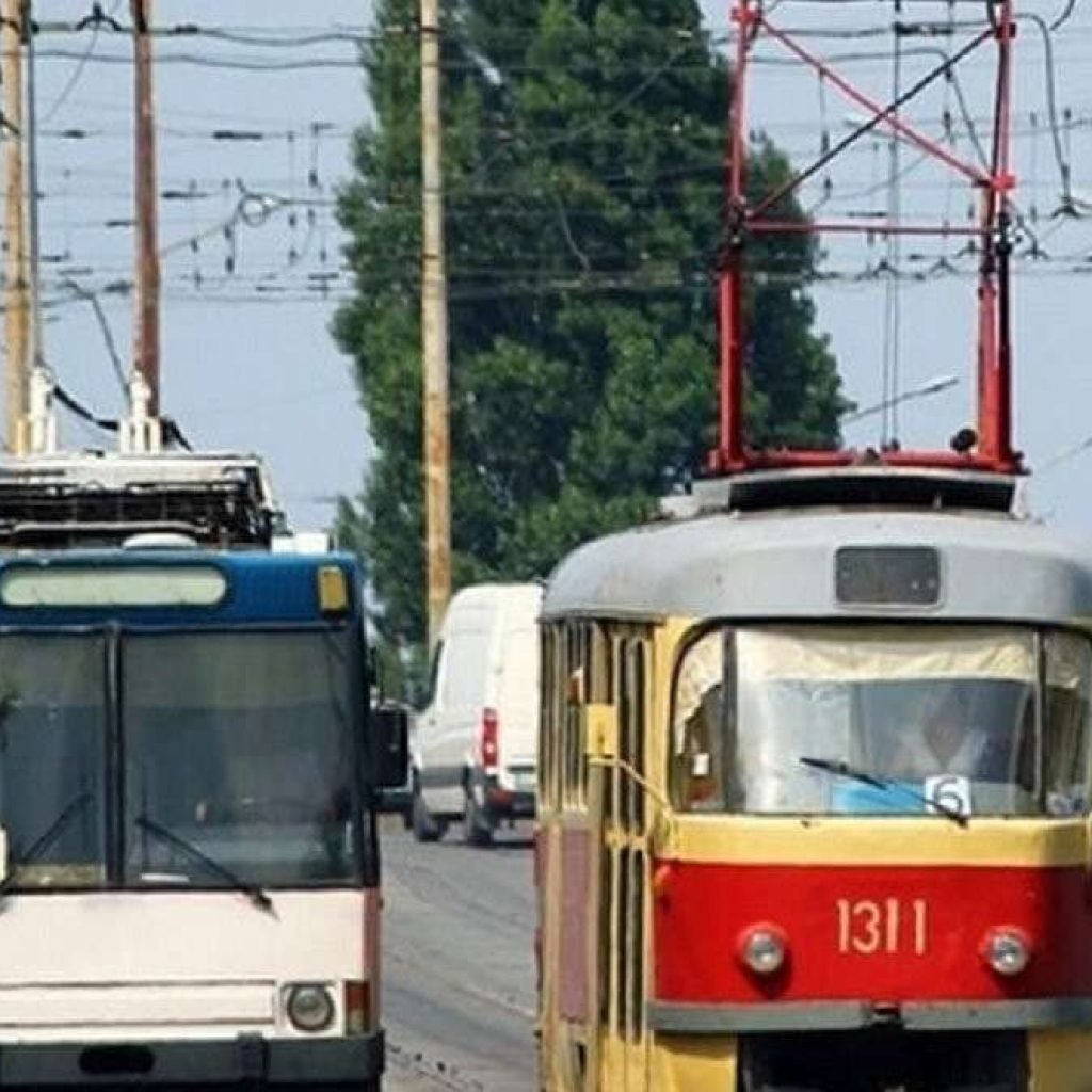 Віялові відключення електрики у Дніпрі можуть зупиняти тролейбуси та трамваї: подробиці