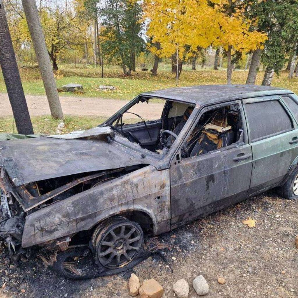 У Латвії підпалили автомобіль українців