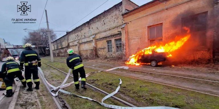 У Дніпрі на Академіка Белелюбського загорівся автомобіль