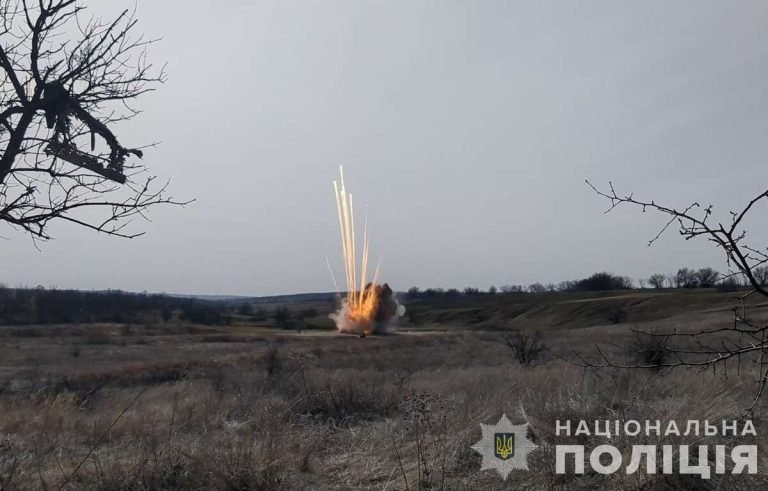 У Кривому Розі знешкодили нерозірвану ракету Х-59: відео