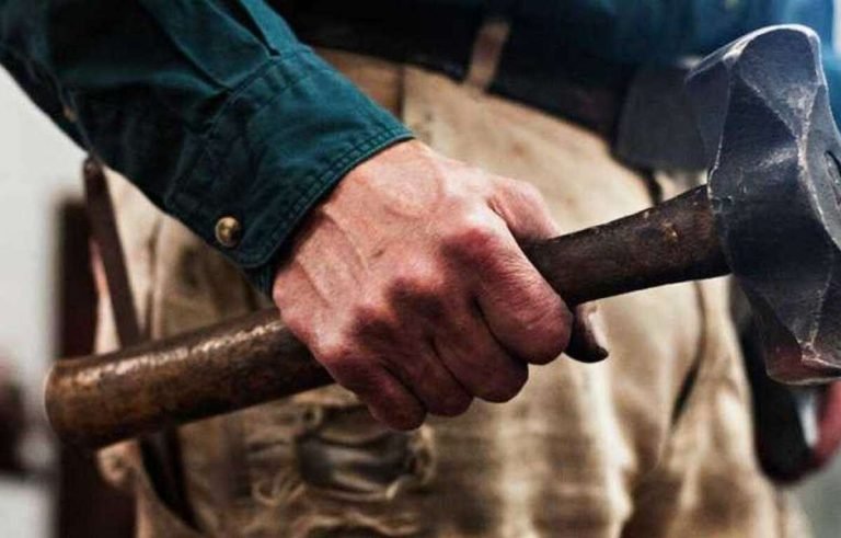 Зв’язані кінцівки та пакет на голові: у Дніпропетровській області в шафі знайшли труп пенсіонера