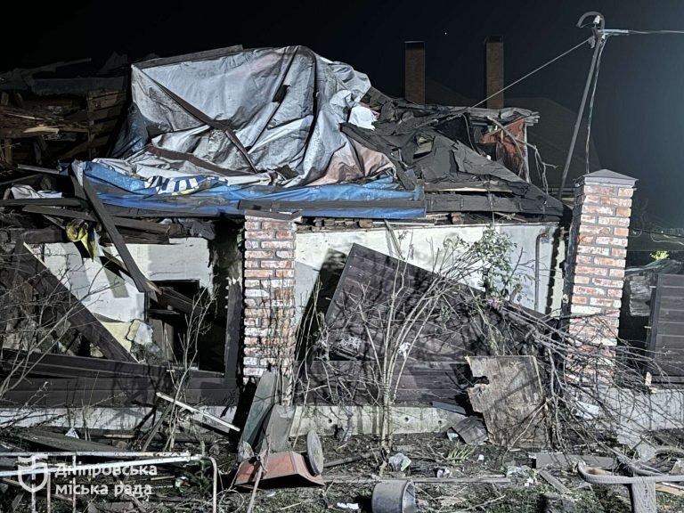 У Дніпрі внаслідок атаки росіян пошкоджено близько 35 будинків: як отримати допомогу від міста 