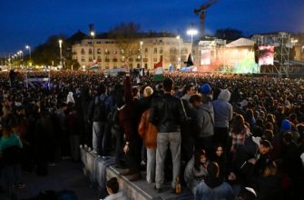 У Будапешті понад 100 тисяч людей виступили проти Орбана