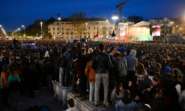 У Будапешті понад 100 тисяч людей виступили проти Орбана