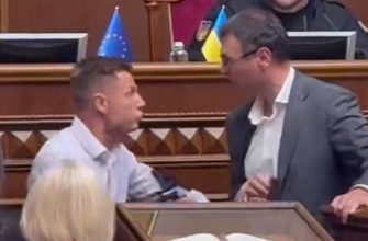 Конфлікт у Верховній Раді: блокування трибуни перейшло у сутичку між Гончаренком та Гетманцевим