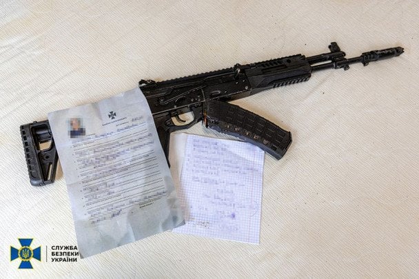Автомат, з якого фігурант справи мав убити Сергія Філімонова / © СБУ