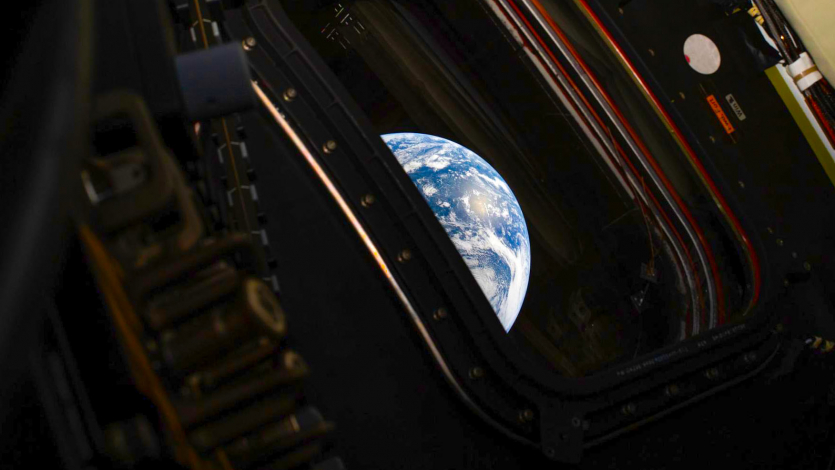 Космічні полярні сяйва: Artemis II зняла Землю на шляху до супутника