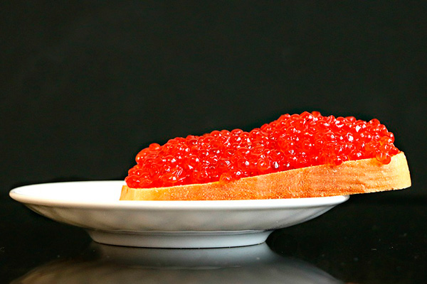 Червона ікра риби