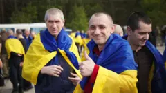 Обмін "тисяча на тисячу": в Україну повернули 270 військових і 120 цивільних