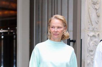 Памела Андерсон вразила Нью-Йорк новим укладанням та яскравим стилем