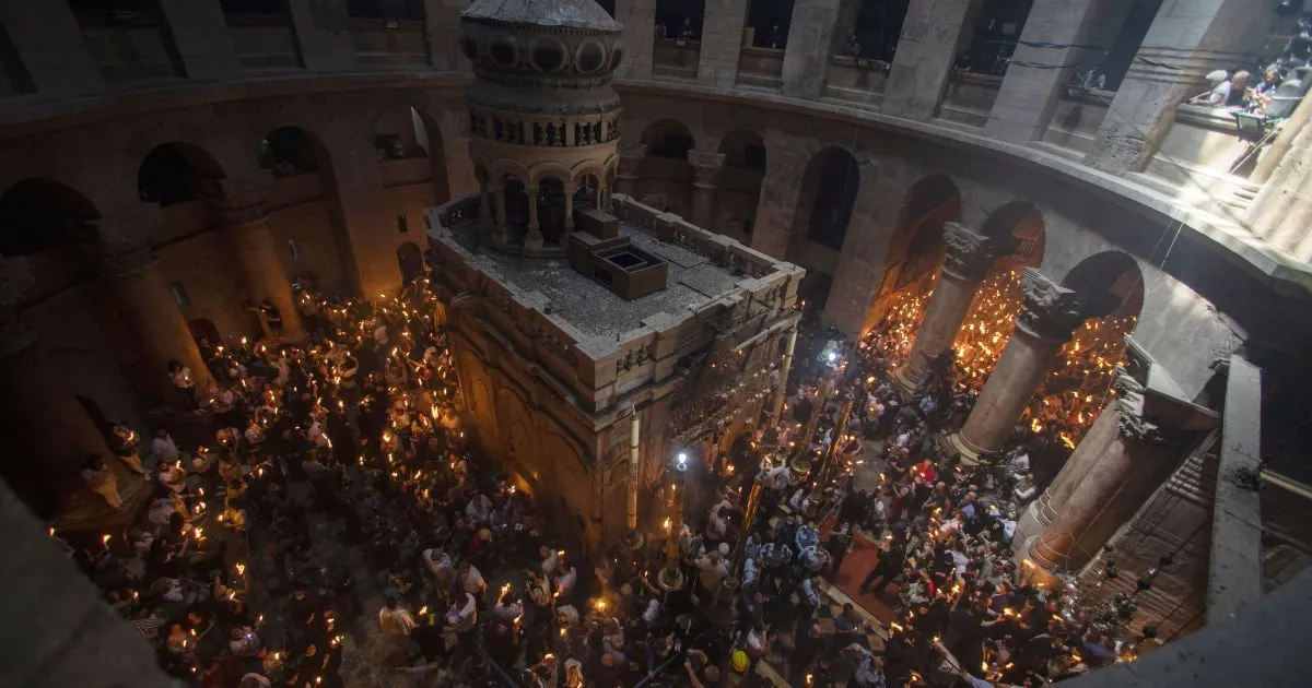 Благодатний вогонь у храмі Гробу Господнього