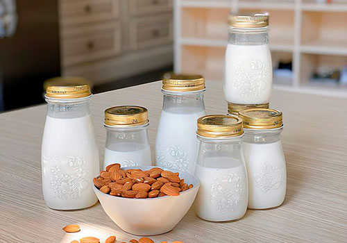 Рослинне молоко: переваги, особливості, різновиди та рецепти