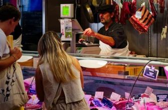 Великобритания просит туристов не ввозить мясные и молочные изделия из Европы