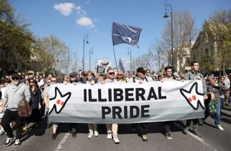Тисячі угорців влаштували сатиричну акцію проти скасування прайду в Будапешті