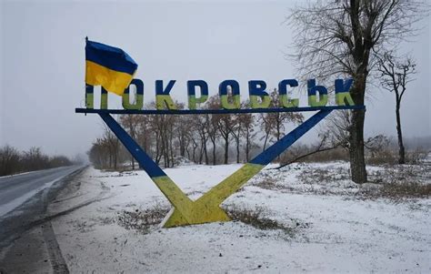 Покровськ у напівоточенні: чи вдасться зберегти місто та якими можуть бути наслідки його втрати