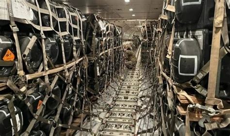 СМИ раскрыли, как Сикорский просил Келлога восстановить поставки оружия для Украины