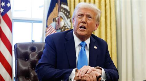 Трамп відповів на питання про можливість залишення українських біженців у США до завершення війни