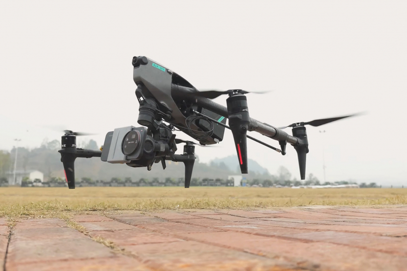 Xiaomi 17 Ultra знімає феєрверк з дрона та демонструє себе з різних ракурсів у офіційних відеоматеріалах