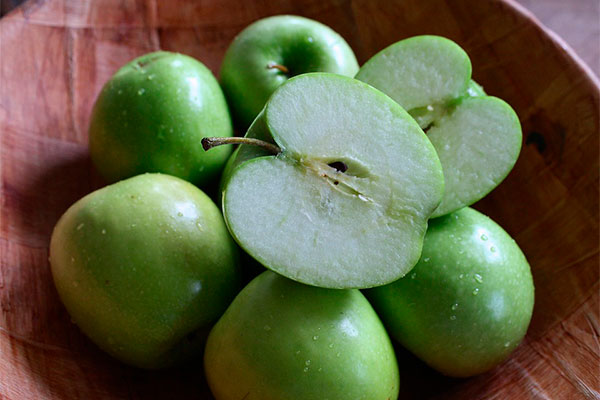 Зелені яблука